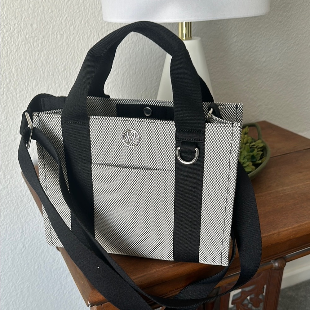 Lululemon small black and white tote